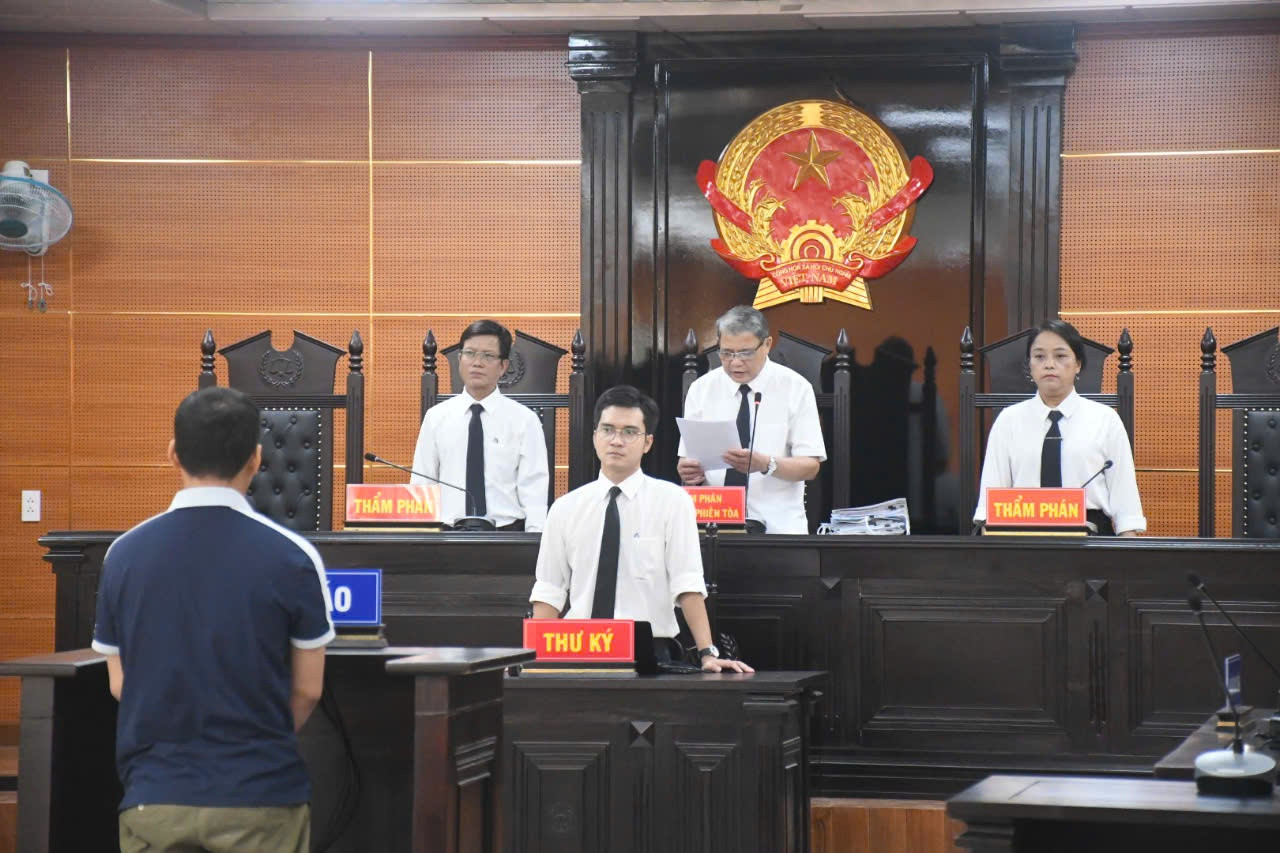 Hội đồng xét xử chấp nhận kháng cáo sửa bản án hình sự sơ thẩm, tuyên phạt bị cáo Phan Thượng Mỹ 2 năm tù giam.