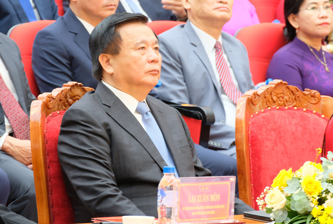 Dự lễ có ông Nguyễn Xuân Thắng, Ủy viên Bộ Chính trị, Giám đốc Học viện Chính trị quốc gia Hồ Chí Minh, Chủ tịch Hội đồng Lý luận Trung ương. Dự lễ có ông Nguyễn Xuân Thắng, Ủy viên Bộ Chính trị, Giám đốc Học viện Chính trị quốc gia Hồ Chí Minh, Chủ tịch Hội đồng Lý luận Trung ương.