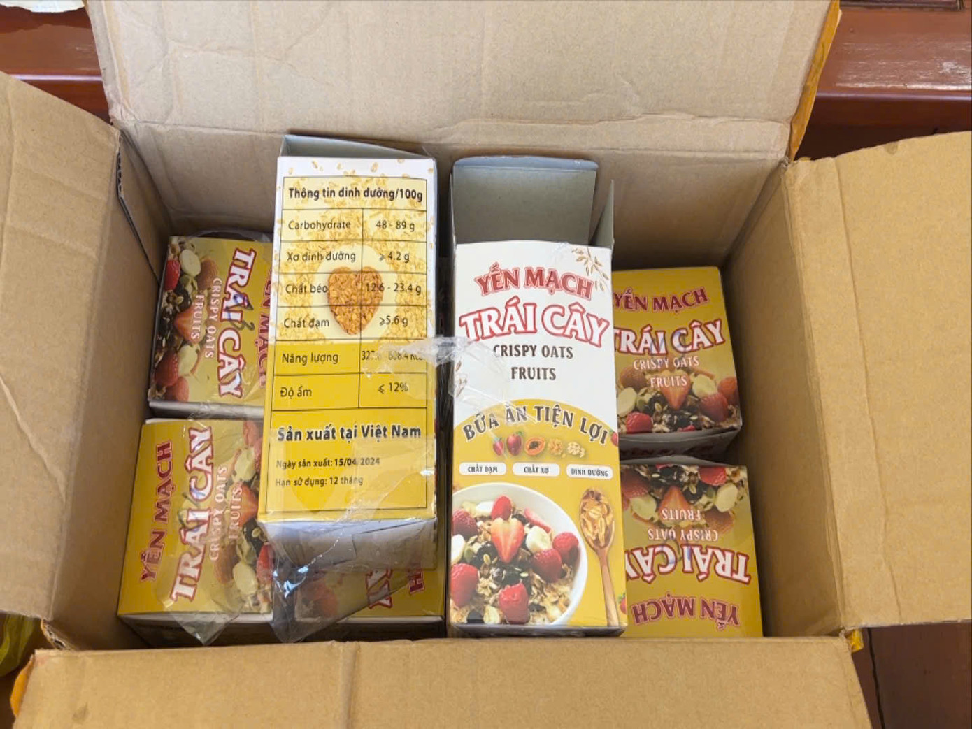 6kg ma túy được ngụy trang trong các lon sữa yến mạch. 6kg ma túy được ngụy trang trong các lon sữa yến mạch.