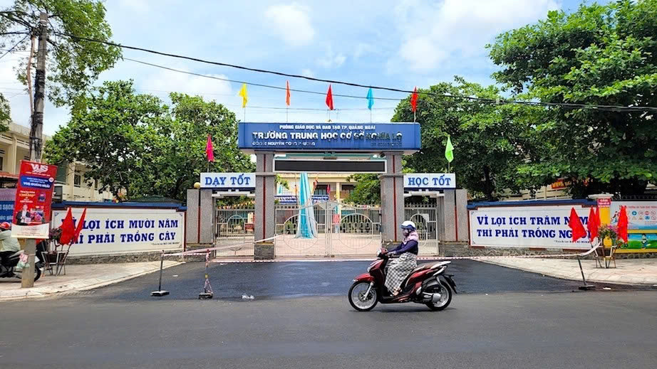 Tỉnh Quảng Ngãi đang gặp khó trong việc sắp xếp chỗ học cho con em cán bộ từ Kon Tum. Tỉnh Quảng Ngãi đang gặp khó trong việc sắp xếp chỗ học cho con em cán bộ từ Kon Tum.