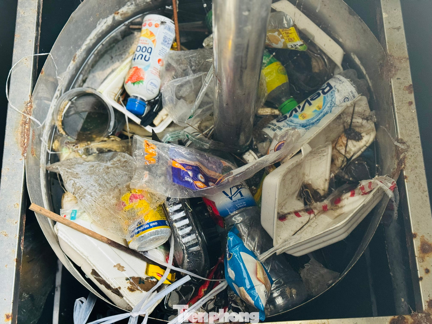 Do thiếu kinh phí vận hành nên các hệ thống, thu gom, trạm xử lý nước thải ở cảng cá Tịnh Kỳ không thể hoạt động thường xuyên.