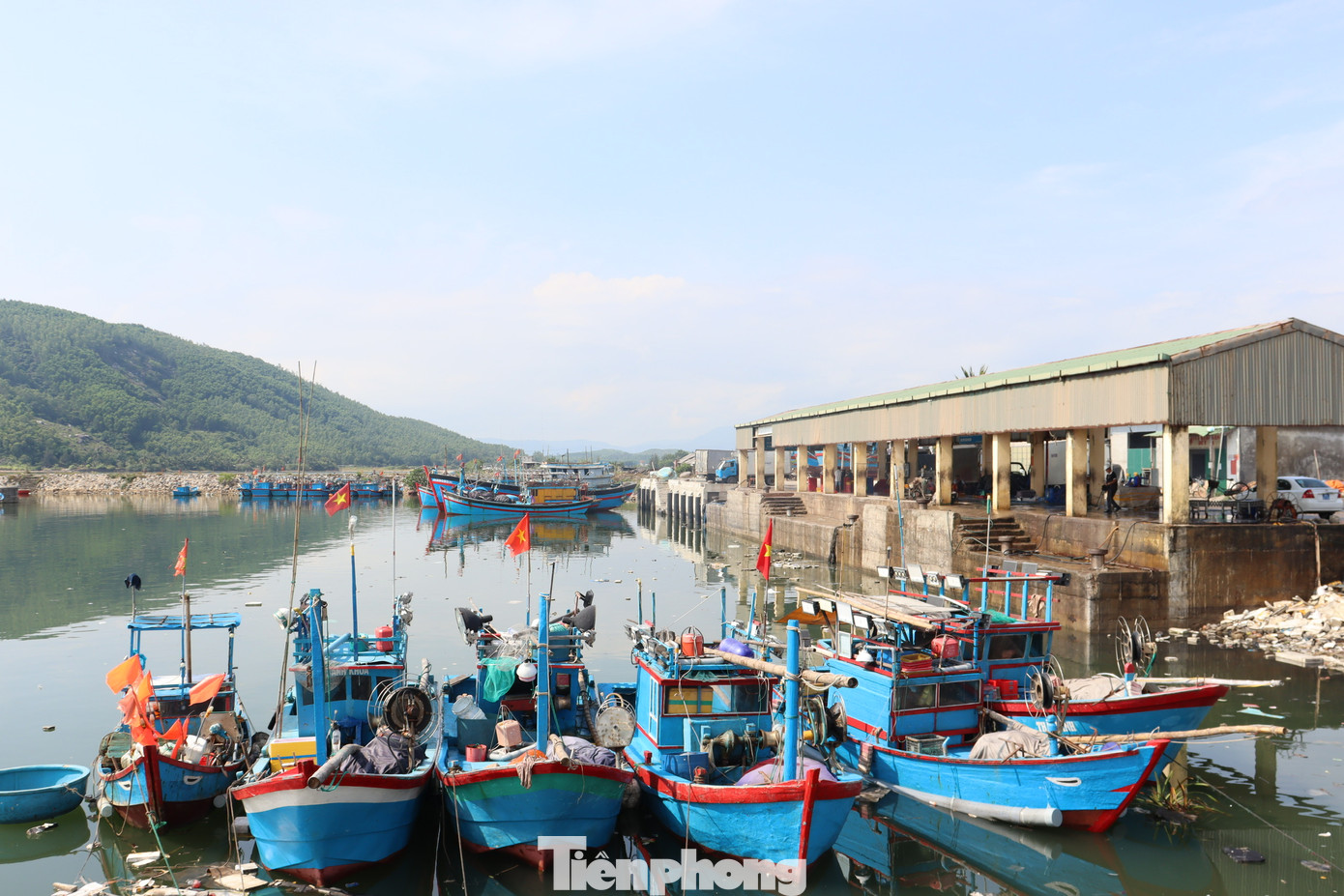 Cảng Mỹ Á thưa vắng tàu cập cảng bốc dỡ hải sản. Cảng Mỹ Á thưa vắng tàu cập cảng bốc dỡ hải sản.