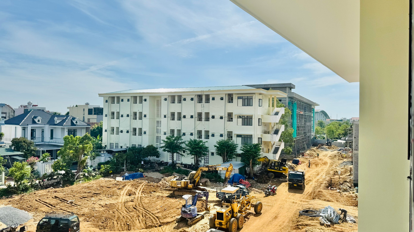 Để hỗ trợ cán bộ từ Kon Tum xuống công tác, HĐND tỉnh Kon Tum (cũ) đã ban hành nghị quyết về việc hỗ trợ cán bộ, công chức, viên chức và người lao động của tỉnh Kon Tum đến làm việc tại trung tâm chính trị - hành chính mới ở tỉnh Quảng Ngãi.