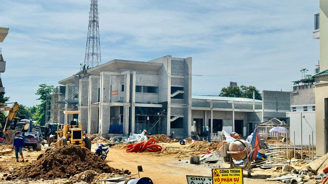 Riêng ký túc xá Trường Chính trị tỉnh có một dãy phòng xây mới và một khối phòng được sửa chữa. Đối với khối phòng xây mới, hiện đang trong giai đoạn hoàn thiện, lắp đặt các trang thiết bị, dự kiến hoàn thành trước ngày 30/7, các dãy còn lại sẽ hoàn tất vào 30/8.