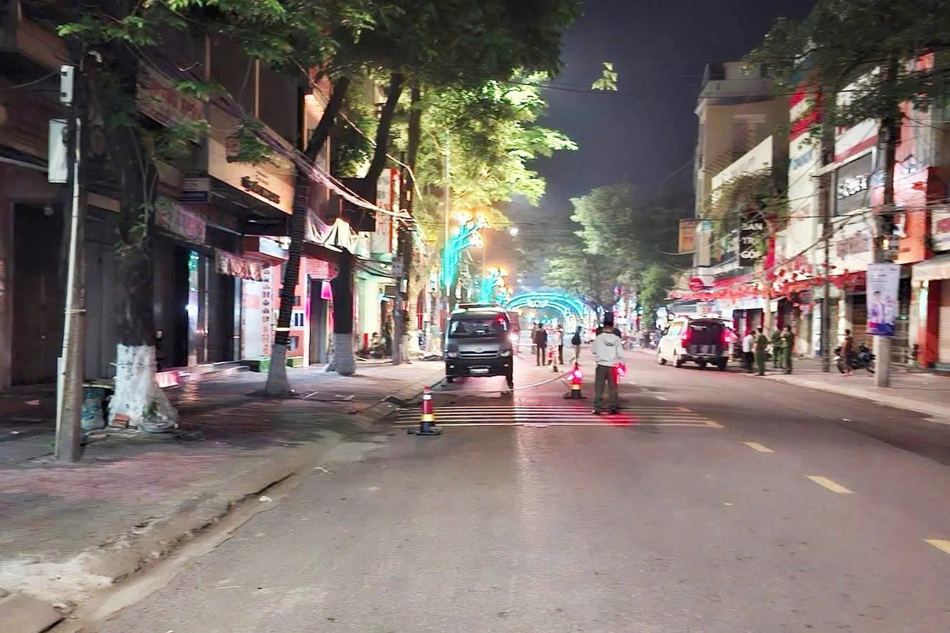 Công an phong tỏa hiện trường sau khi xảy ra vụ án mạng.