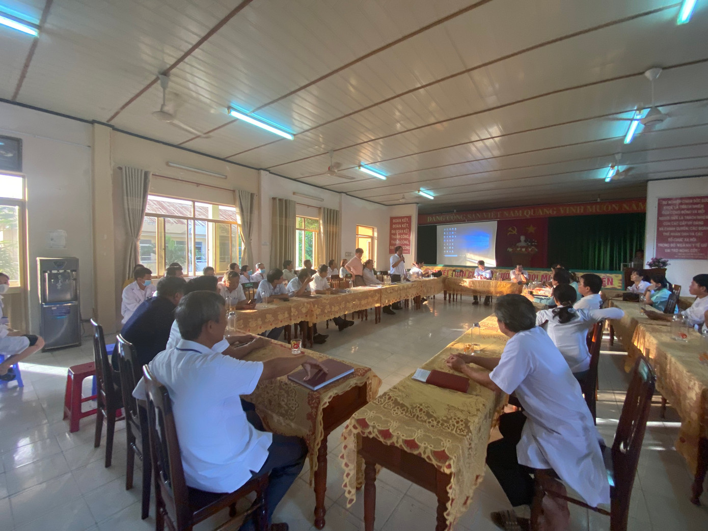 Buổi đối thoại giữa lãnh đạo Sở Y tế Quảng Ngãi và các y, bác sĩ BVĐK khu vực Đặng Thùy Trâm.