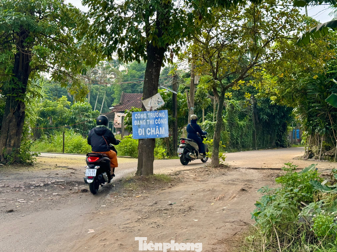 Kết luận đã ban hành tháng 3/2024, nhưng sau 7 tháng công trường chẳng biến chuyển. Số phận con đường vẫn treo ở đó và chưa hẹn ngày hoàn thành.