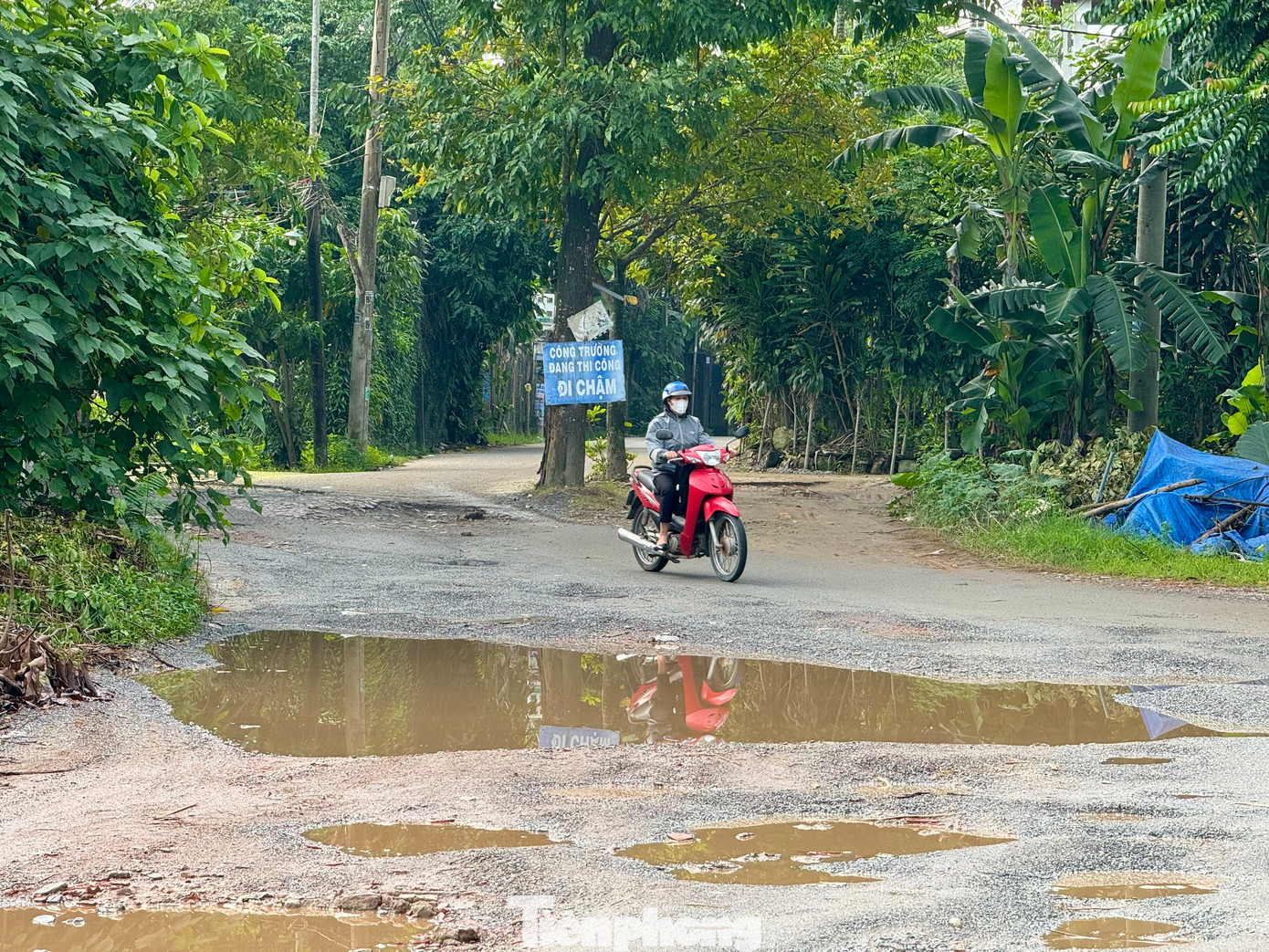 Ngoài ra, một số trường hợp đã đồng ý với phương án bồi thường, TĐC. Nhưng thực tế chính quyền chưa bố trí TĐC. Trải qua thời gian, vướng mắc phát sinh khi phương án giao đất ban hành từ chục năm trước đơn giá nộp tiền sử dụng đất rất thấp, giờ nếu giao đất thực tế đơn giá tăng cao, người dân không đồng ý.