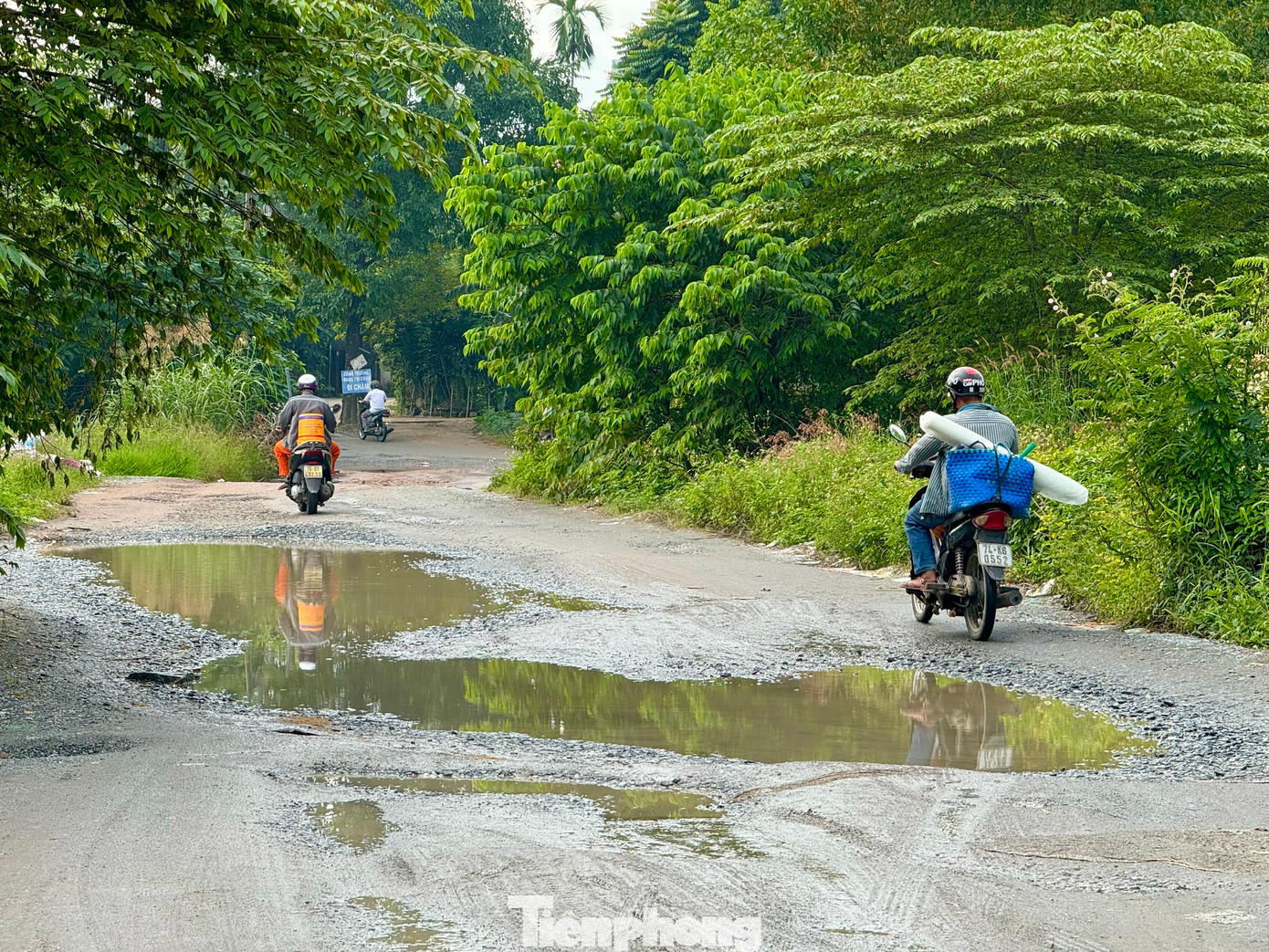 Ngoài ra, một số trường hợp đã đồng ý với phương án bồi thường, TĐC. Nhưng thực tế chính quyền chưa bố trí TĐC. Trải qua thời gian, vướng mắc phát sinh khi phương án giao đất ban hành từ chục năm trước đơn giá nộp tiền sử dụng đất rất thấp, giờ nếu giao đất thực tế đơn giá tăng cao, người dân không đồng ý.