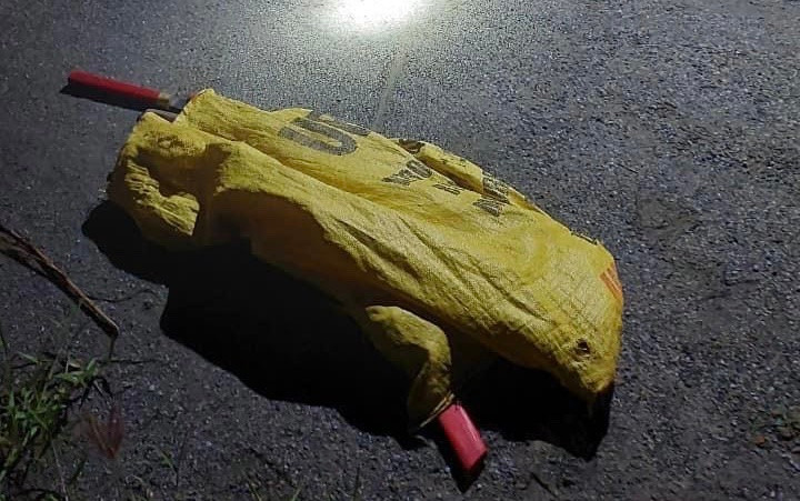 Nhóm thanh niên mang cả bao tải hung khí đi đánh nhau. Ảnh: (CACC)