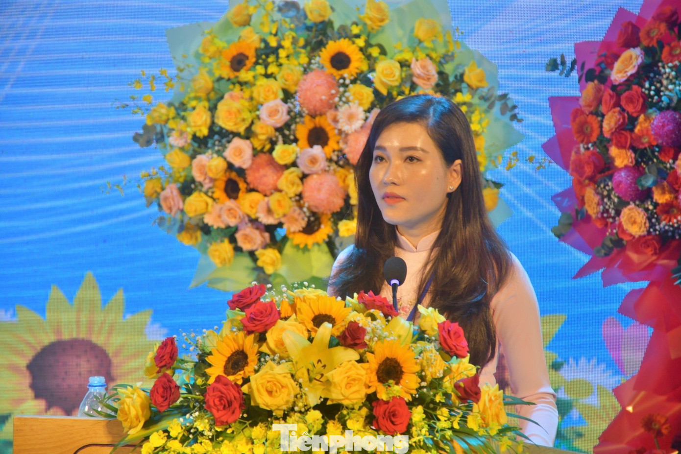 Chị Hồ Hồng Nguyên - Trưởng Ban Thanh niên Trường học T.Ư Đoàn, Phó Chủ tịch thường trực T.Ư Hội Sinh viên Việt Nam, phát biểu chỉ đạo đại hội. Chị Hồ Hồng Nguyên - Trưởng Ban Thanh niên Trường học T.Ư Đoàn, Phó Chủ tịch thường trực T.Ư Hội Sinh viên Việt Nam, phát biểu chỉ đạo đại hội.