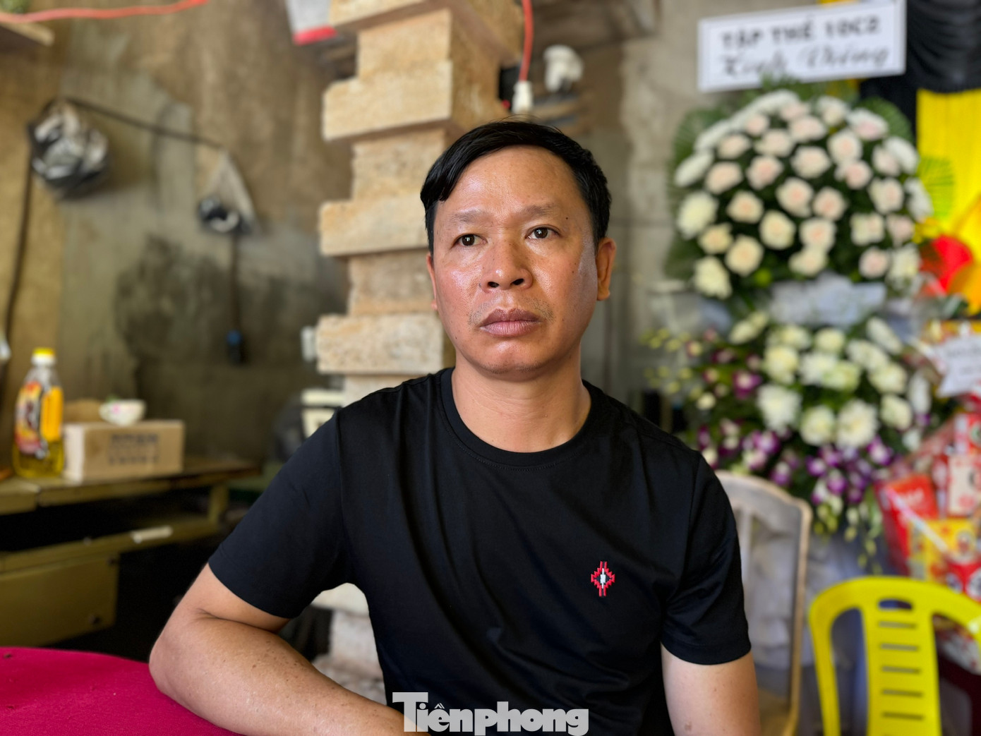 Khuôn mặt hốc hác sau nhiều đêm thức trắng anh Dũng.