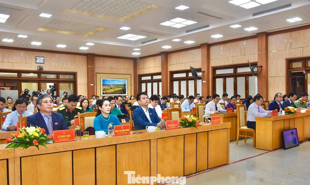 Quang cảnh kỳ họp thứ 12 Hội đồng nhân dân tỉnh Quảng Ngãi khóa XIII. Quang cảnh kỳ họp thứ 12 Hội đồng nhân dân tỉnh Quảng Ngãi khóa XIII.