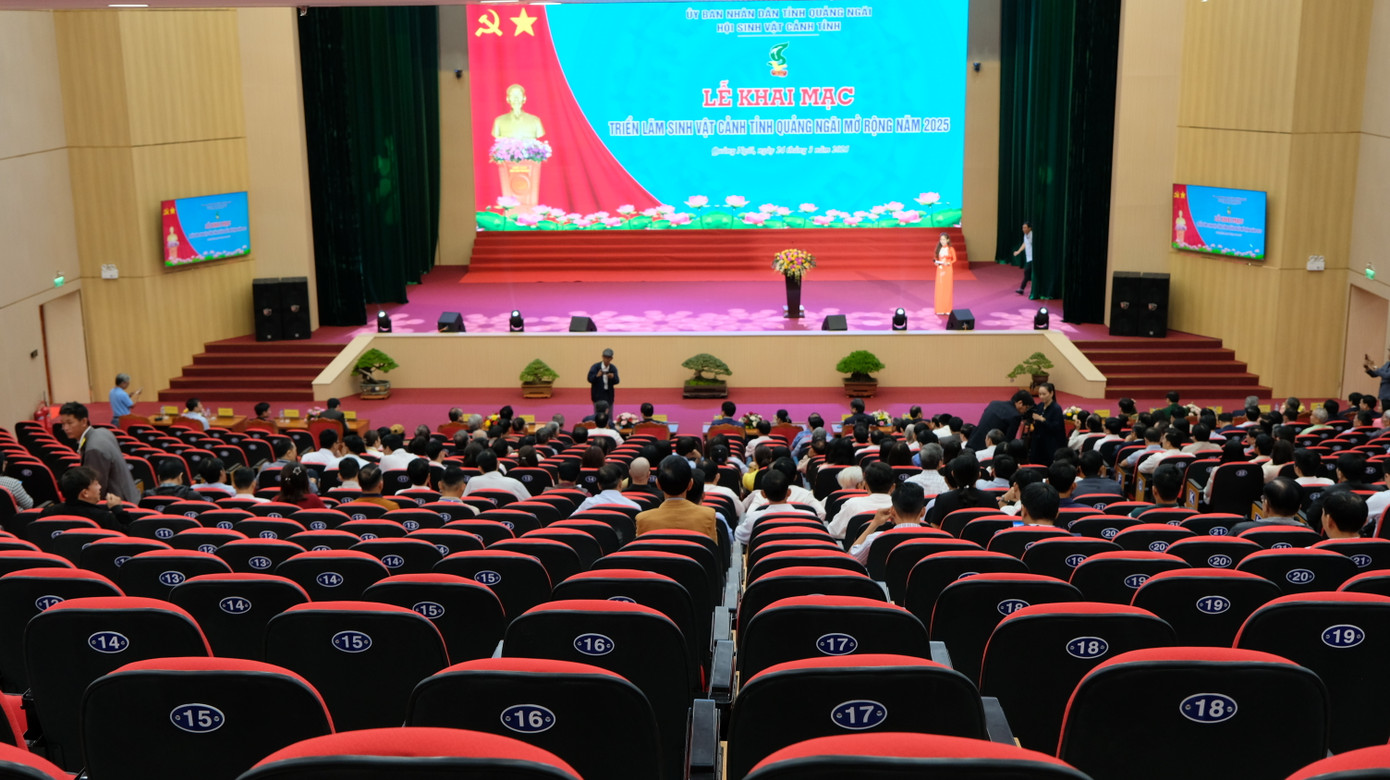 Khối nhà hội nghị triển lãm được trong nhà gồm 1 hội trường 1.000 chỗ ngồi. Khối nhà hội nghị triển lãm được trong nhà gồm 1 hội trường 1.000 chỗ ngồi.