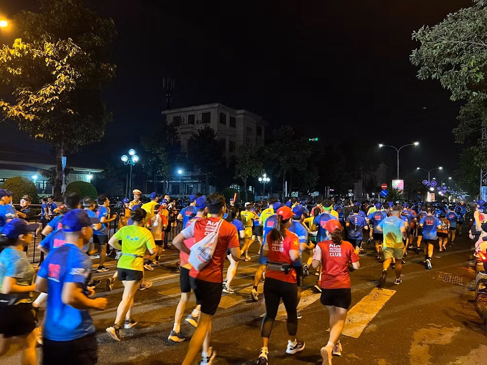 Các VĐV bắt đầu xuất phát.