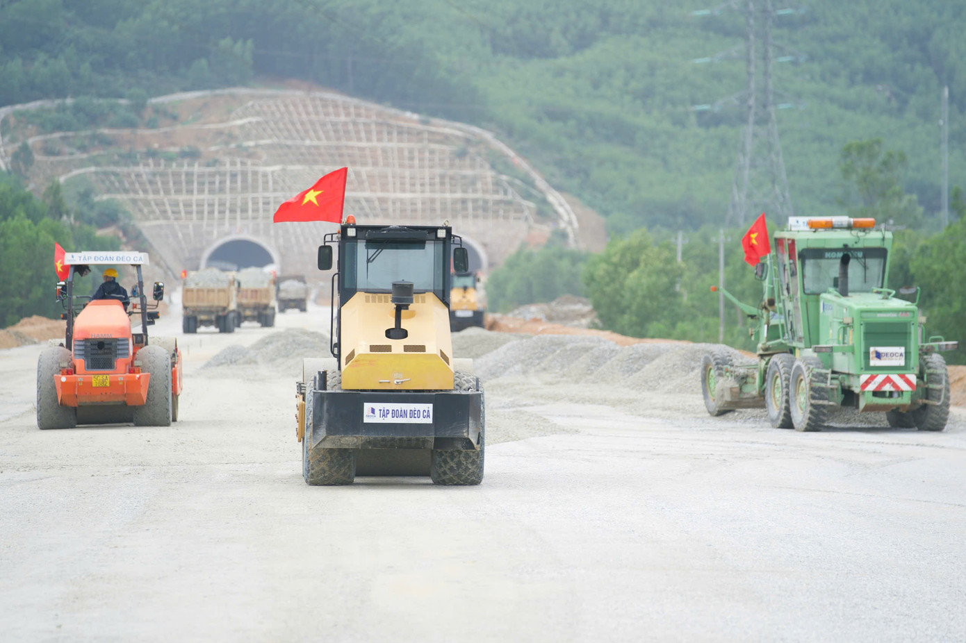 Tổng sản lượng dự án cao tốc Quảng Ngãi - Hoài Nhơn đến nay đạt khoảng 7.300 tỷ đồng, tương đương 55%.