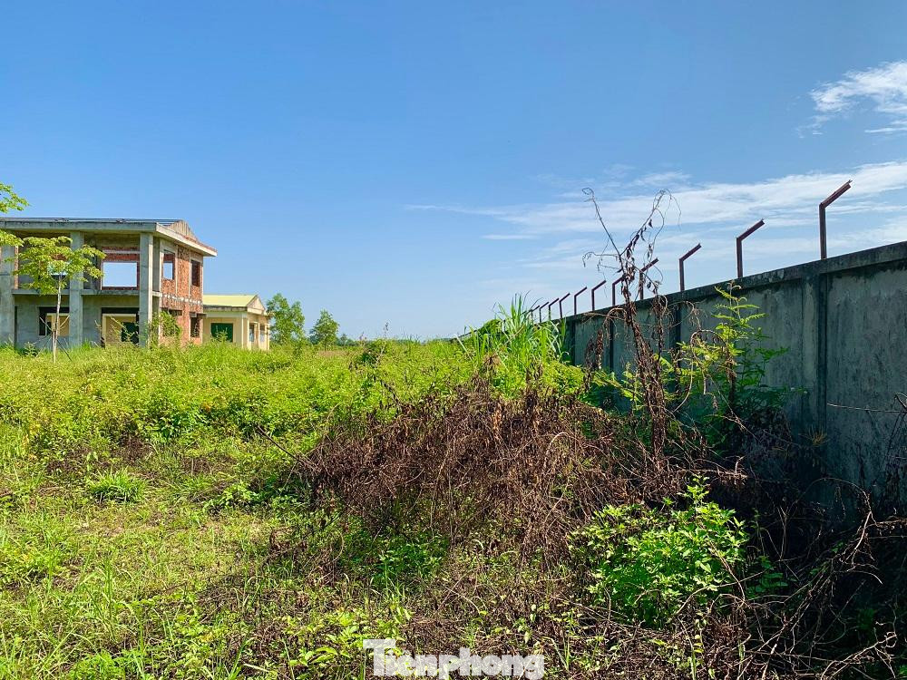 Ông Nguyễn Tấn Đối, Phó Giám đốc Sở LĐ-TB&amp;XH tỉnh Quảng Ngãi cho biết, từ khi chuyển giao đến thời điểm hiện tại đã trên 6 năm. Với cơ sở vật chất được đầu tư như vậy mà không thể đưa vào hoạt động quả là một sự lãng phí rất lớn. Sở cũng đã đề nghị Trường Cao đẳng Công Thương TPHCM cần phải thực hiện theo đúng cam kết.