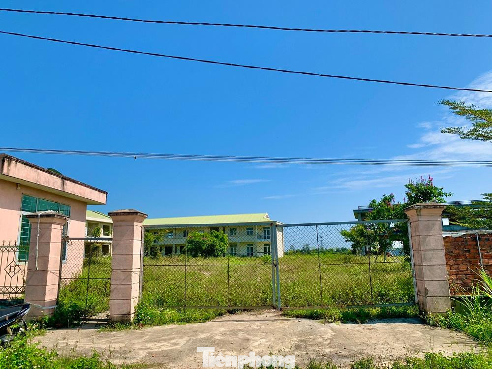 Dự án Trung tâm Dạy nghề kiểu mẫu Sơn Tịnh do Sở LĐ-TB&amp;XH tỉnh Quảng Ngãi làm chủ đầu tư với tổng vốn lên tới hơn 37,8 tỷ đồng. Trong đó vốn Chương trình mục tiêu quốc gia về việc làm và dạy nghề gần 34 tỷ đồng, còn lại là vốn ngân sách địa phương.