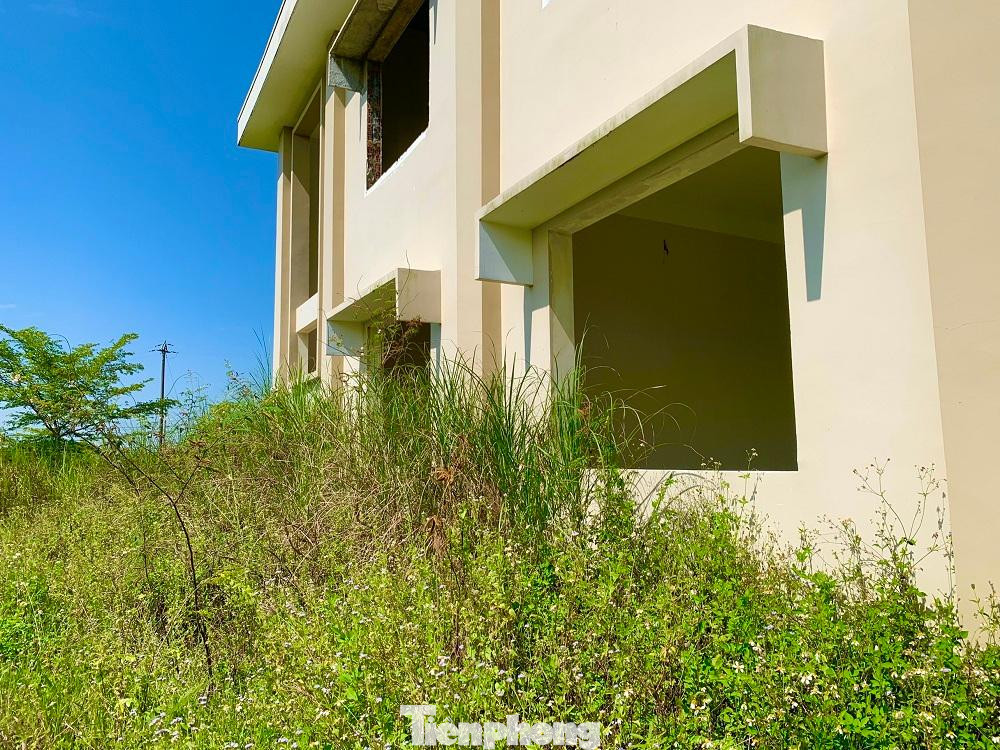 Theo một số người dân địa phương việc dự án kéo dài không chỉ ảnh hưởng đến cảnh quan của khu vực mà còn ảnh hưởng rất lớn đến vấn đề an ninh trật tự của địa phương.