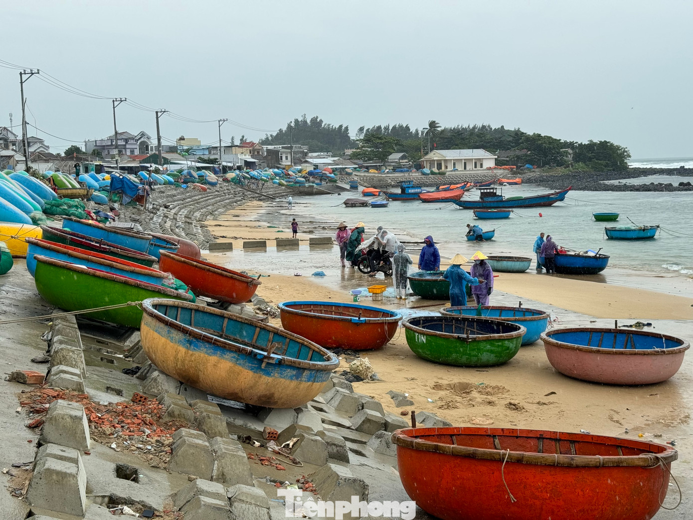 Bãi biển thôn Phước Thiện (xã Bình Hải, huyện Bình Sơn) nơi xảy ra sự việc.