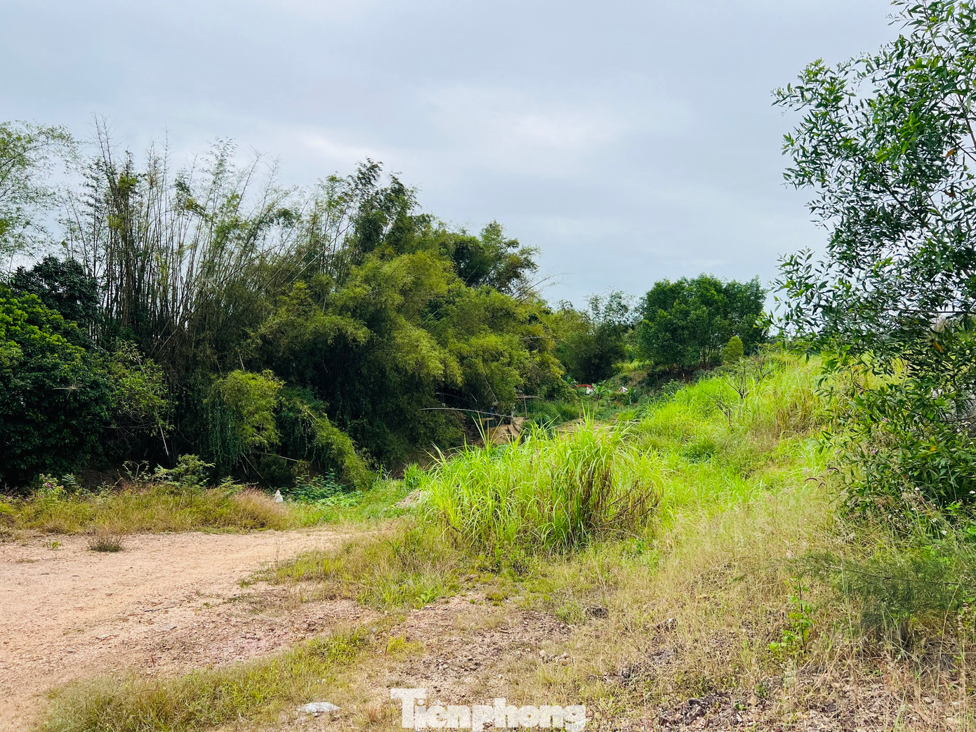 Nguyên nhân là do các hộ dân không thống nhất được phương án bồi thường, hỗ trợ tái định cư… Ảnh: Nguyễn Ngọc
