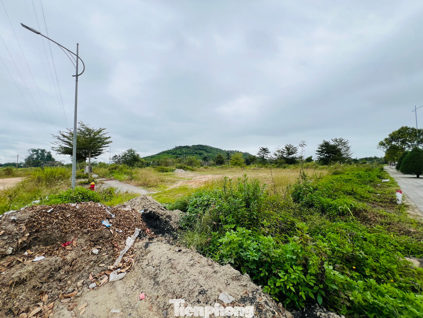 Theo kế hoạch ban đầu, dự án sẽ được đưa vào khai thác từ quý 4/2018. Tuy nhiên, sau nhiều lần điều chỉnh, đến nay, dự án chỉ giải phóng mặt bằng được gần 15 ha nhưng lại không liền mạch, phần diện tích còn lại vướng nhiều đất ở và nhà dân. Ảnh: Nguyễn Ngọc