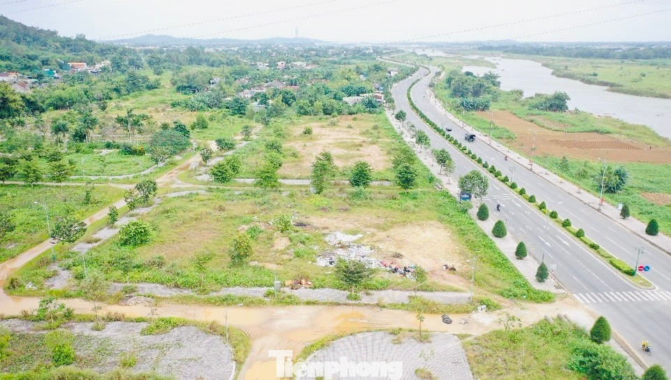 Dự án khu dân cư trục đường Mỹ Trà - Mỹ Khê (giai đoạn 1) được UBND tỉnh Quảng Ngãi chấp thuận chủ trương đầu tư vào năm 2015, do Công ty TNHH MTV Đầu tư xây dựng và kinh doanh dịch vụ Quảng Ngãi (QISC) làm chủ đầu tư. Ảnh: Nguyễn Ngọc