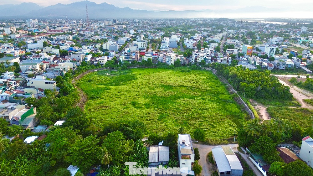 Hồ điều hòa Bàu Cả (phường Lê Hồng Phong, TP Quảng Ngãi). (Ảnh: Nguyễn Ngọc) Hồ điều hòa Bàu Cả (phường Lê Hồng Phong, TP Quảng Ngãi). (Ảnh: Nguyễn Ngọc)