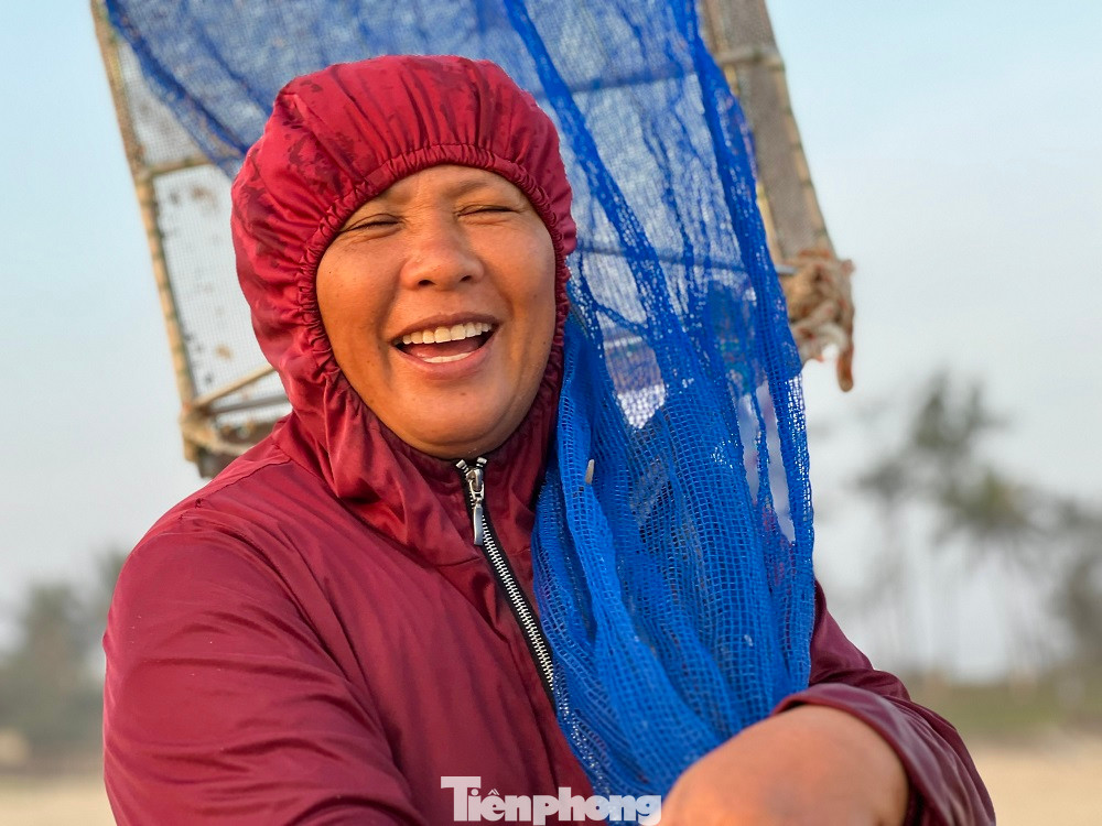 Theo một số người dân, ốc ruốc có mặt ở trên biển quanh năm, tuy nhiên vào mùa biển động là thời điểm ốc sinh sản, dạt nhiều vào sát bờ biển. Vào khoảng tháng 11 âm lịch đến tháng 3 năm sau là thời điểm ốc trưởng thành, có nhiều thịt và thơm ngon hơn.