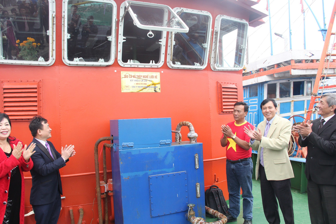 Năm 2016, tàu QNg 90999 TS công suất 810 CV mang tên Biển Đông 1 của ông Võ Văn Hân được hạ thủy.