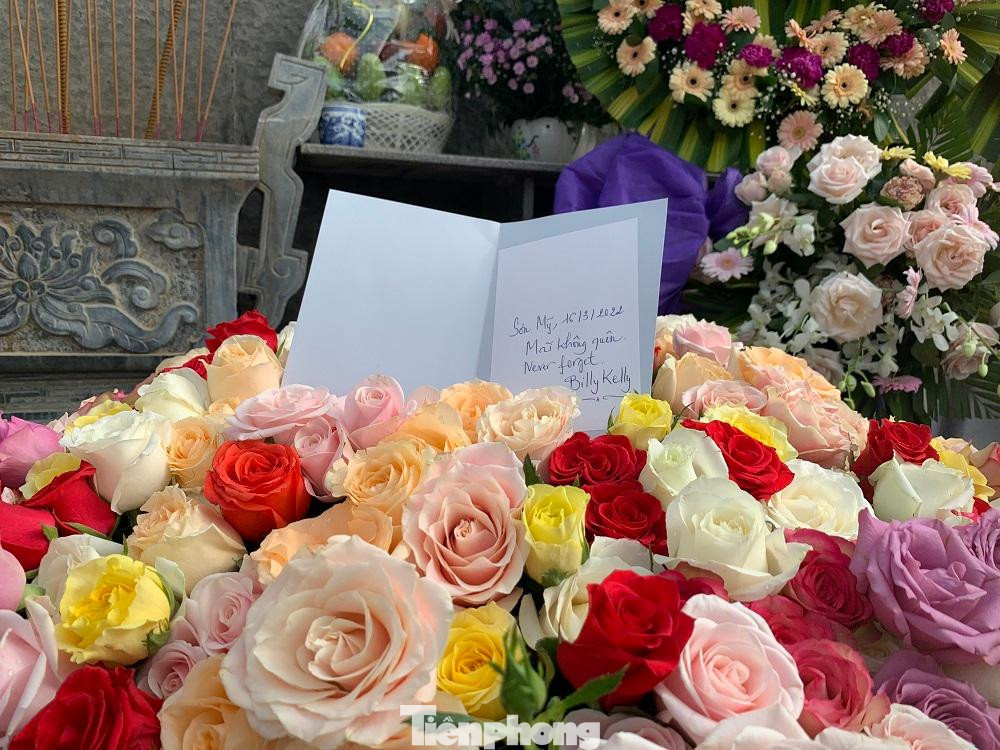 "Mãi không quên" là cảm xúc ông Billy Kelly gửi đến người dân và quê hương Sơn Mỹ. "Mãi không quên" là cảm xúc ông Billy Kelly gửi đến người dân và quê hương Sơn Mỹ.