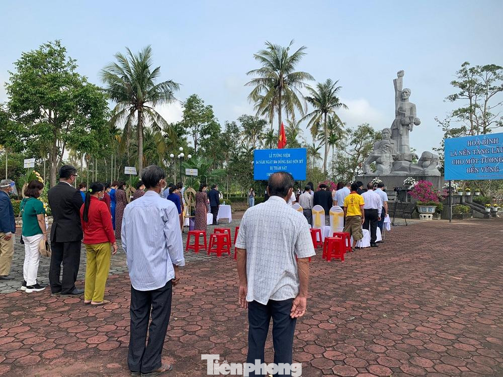 Do ảnh hưởng của dịch bệnh COVID-19, lễ tưởng niệm năm nay chỉ khoảng hơn 40 người đến dự. Do ảnh hưởng của dịch bệnh COVID-19, lễ tưởng niệm năm nay chỉ khoảng hơn 40 người đến dự.