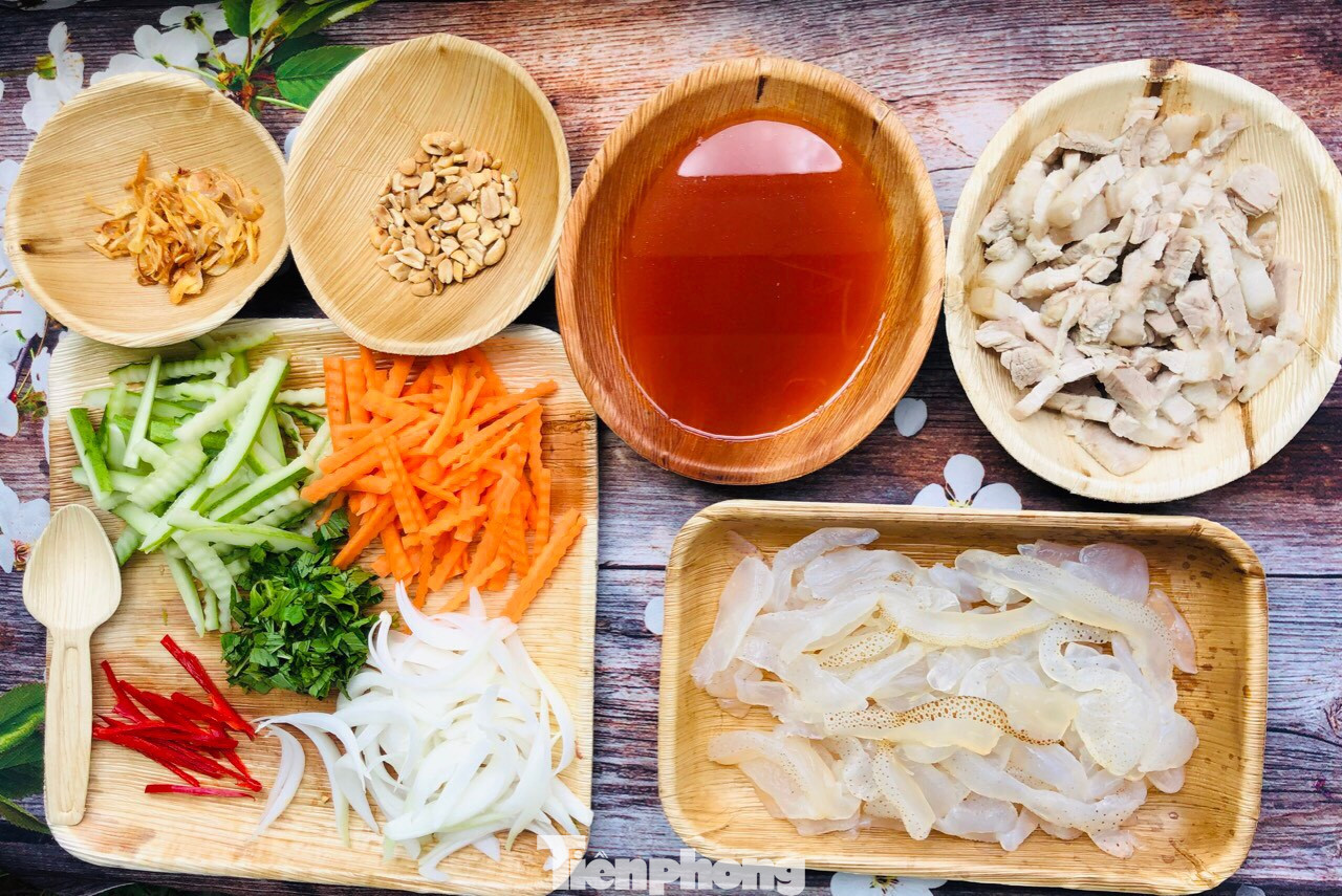 Ngoài ra, sản phẩm mo cau của anh Tuyến được một hãng hàng không ở trong nước đưa vào phục vụ cho khách ở khoang thương gia.