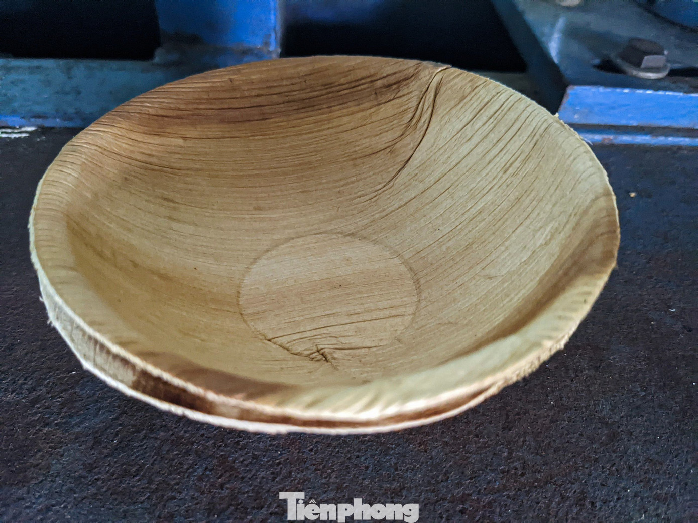 Tùy vào yêu cầu của khách hàng, cơ sở chế tạo các loại khuôn ép khác nhau. Do đó, sản phẩm được ép ra sẽ có hình dáng đa dạng, có thể in được hình ảnh lên sản phẩm theo yêu cầu của khách hàng.