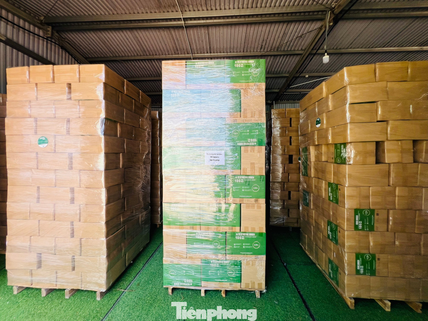 Trải qua gần 5 năm khởi nghiệp đến nay các sản phẩm được chế biến từ mo cau như chén, dĩa, quạt… của anh đã được đưa đi xuất khẩu khắp nơi, sang các nước như Hàn Quốc, Canada, Ba Lan, Mỹ...