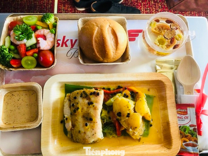 Ngoài ra, sản phẩm mo cau của anh Tuyến được một hãng hàng không ở trong nước đưa vào phục vụ cho khách ở khoang thương gia.