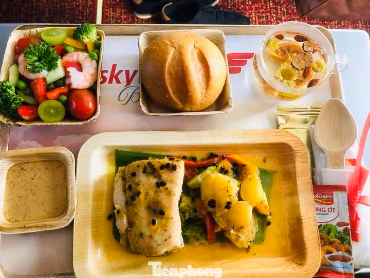 Ngoài ra, sản phẩm mo cau của anh Tuyến được một hãng hàng không ở trong nước đưa vào phục vụ cho khách ở khoang thương gia.