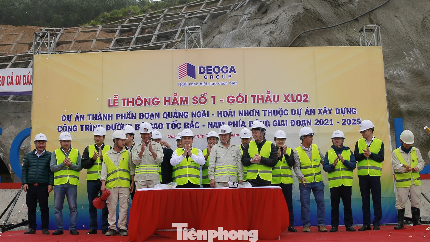 Việc thông hầm số 1 và số 2 giúp rút ngắn thời gian vận chuyển, điều phối vật liệu, đẩy nhanh tiến độ thi công toàn dự án.