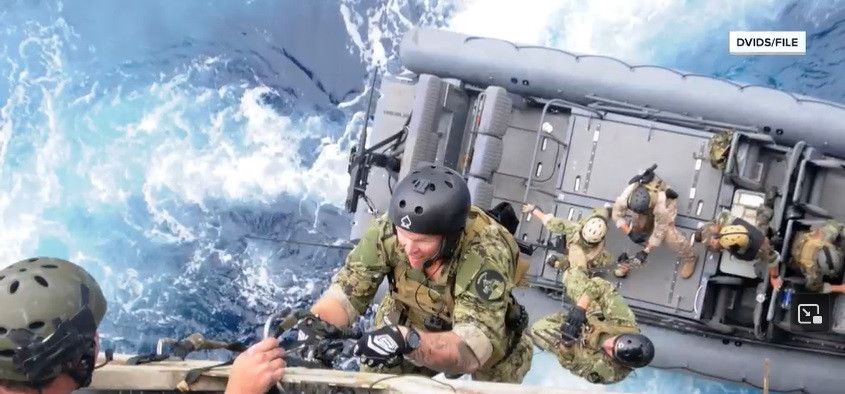 Lính đặc nhiệm Hải quân Mỹ thực hiện nhiệm vụ trên biển. Ảnh: Nbcsandiego. Lính đặc nhiệm Hải quân Mỹ thực hiện nhiệm vụ trên biển. Ảnh: Nbcsandiego.