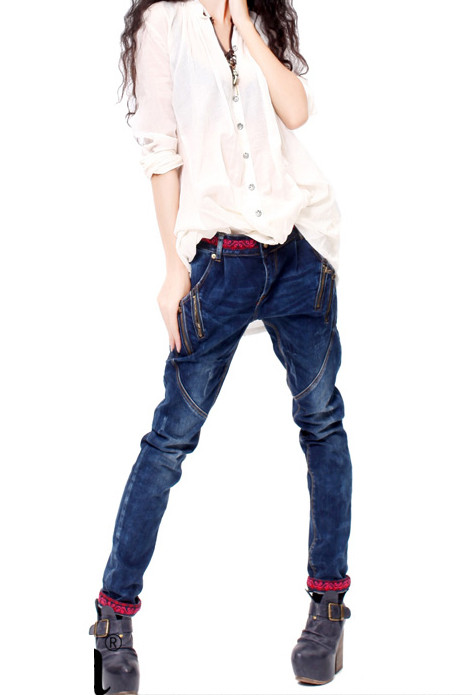 Áo sơ mi trắng với quần jeans sắn gấu đơn giản Thêm chiếc thắt lưng cá tính Thêm chiếc áo khoác nhẹ cho ngày lành lạnh Một phong cách mới khi chiếc áo kết hợp với quần ôm Mới mẻ khi đi cùng chiếc áo khoác nhẹ Biến hóa thành style rất "ngầu" rồi phải không? Dịu dàng mà cá tính khi đi cùng chiếc váy jean Thướt tha cùng chân váy bohemian.