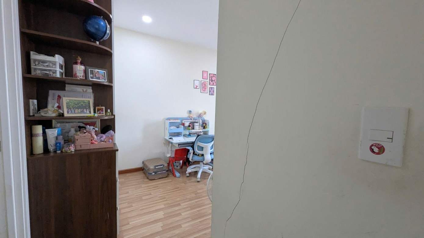 Vết nứt tại căn hộ của anh Luân. Vết nứt tại căn hộ của anh Luân.