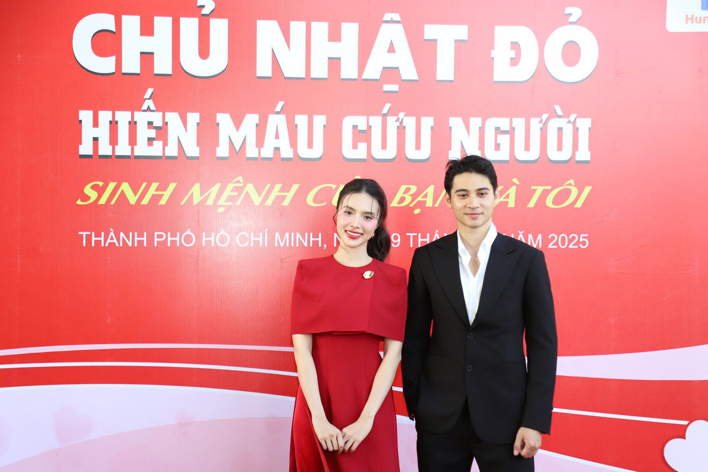 Á hậu Hạnh Nguyên cùng Nam vương Tuấn Ngọc đồng hành cùng Chủ Nhật Đỏ. Á hậu Hạnh Nguyên cùng Nam vương Tuấn Ngọc đồng hành cùng Chủ Nhật Đỏ.