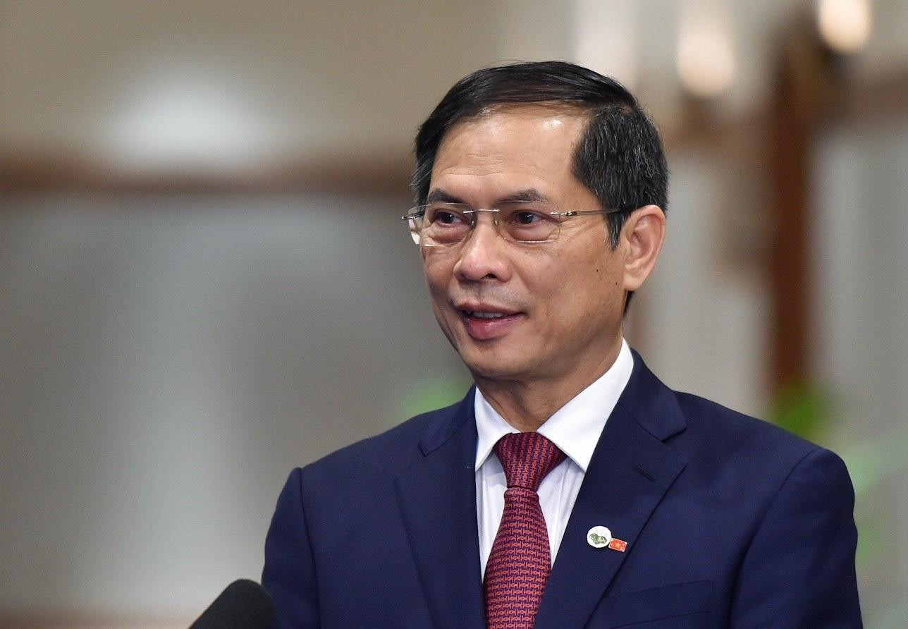 Bộ trưởng Bộ Ngoại giao Bùi Thanh Sơn chia sẻ với báo chí về kết quả chuyến thăm Nhật Bản của Thủ tướng Phạm Minh Chính (ảnh Nhật Bắc)