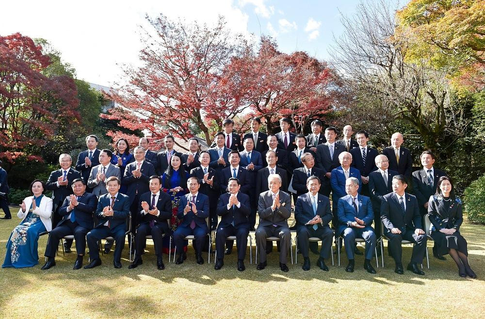 Thủ tướng và Đoàn đại biểu cấp cao Việt Nam chụp ảnh chung với lãnh đạo tỉnh Tochigi tại vườn truyền thống Nhật Bản Thủ tướng và Đoàn đại biểu cấp cao Việt Nam chụp ảnh chung với lãnh đạo tỉnh Tochigi tại vườn truyền thống Nhật Bản