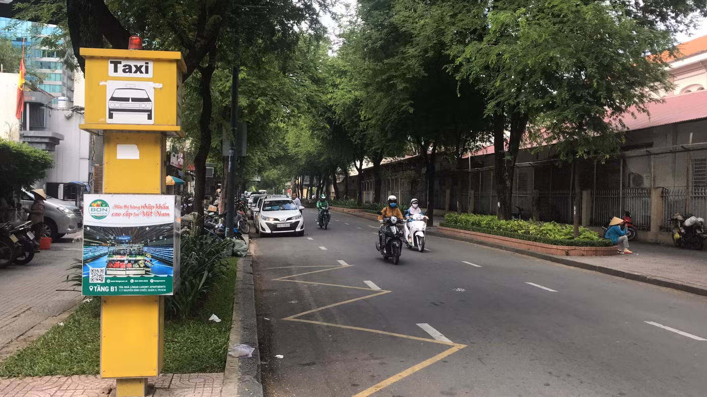 Cận cảnh những điểm đón taxi hoang phế ở Sài Gòn ảnh 8