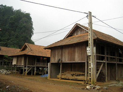 Các bản tái định cư Thủy điện Sơn La được đầu tư lưới điện chuẩn. Ảnh: VGP/Minh Huệ