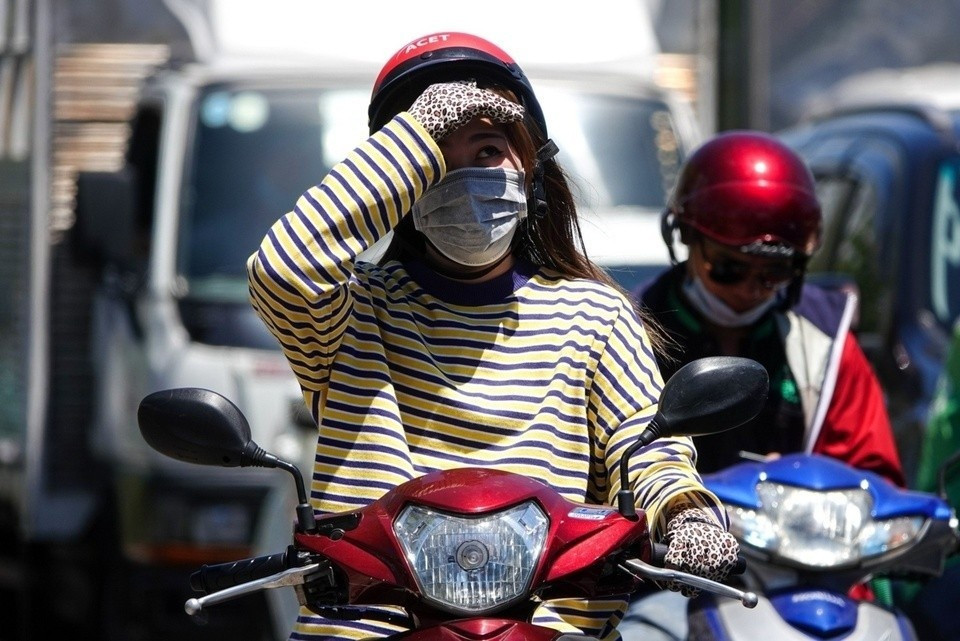 Tiếp xúc với ánh nắng mặt trời trong thời gian dài gây ra nhiều tác hại cho làn da. Ảnh: Quỳnh Danh. Tiếp xúc với ánh nắng mặt trời trong thời gian dài gây ra nhiều tác hại cho làn da. Ảnh: Quỳnh Danh.