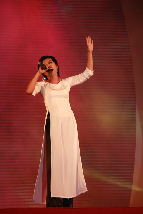 Thái Thùy Linh đơn ca. Thái Thùy Linh hát đơn ca …