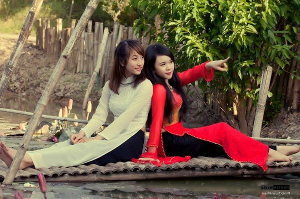  Khi diện trang phục áo dài, Kim Khánh khoe được vóc dáng thon gọn, không ai ngờ rằng cô bạn đã từng là một 