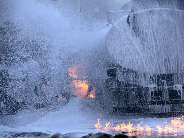 Những chiến sỹ PCCC ngâm minh trong lửa